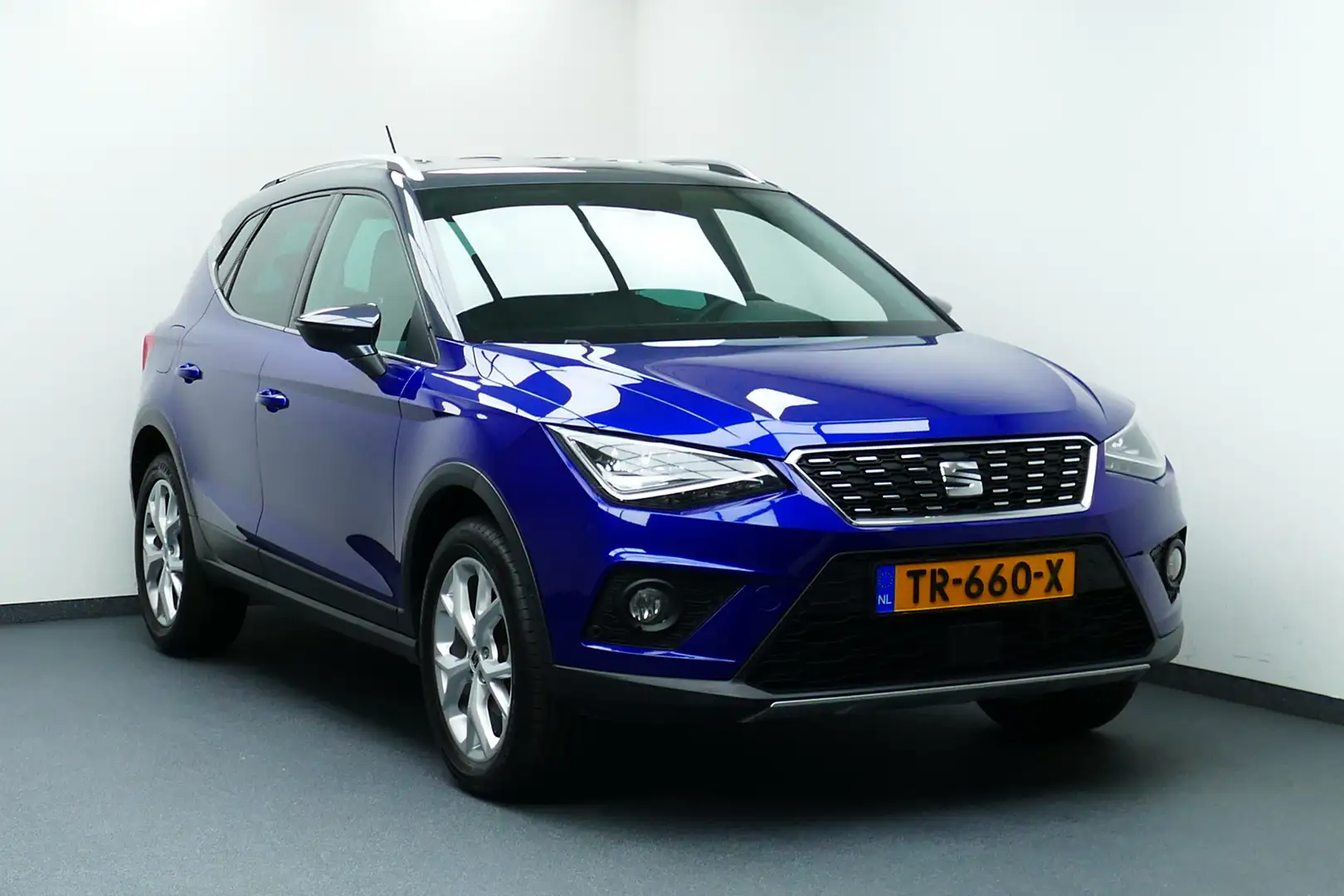 SEAT Arona 1.0 TSI Xcellence Business Intense. Bi-Tone. Navi, Blau - 1