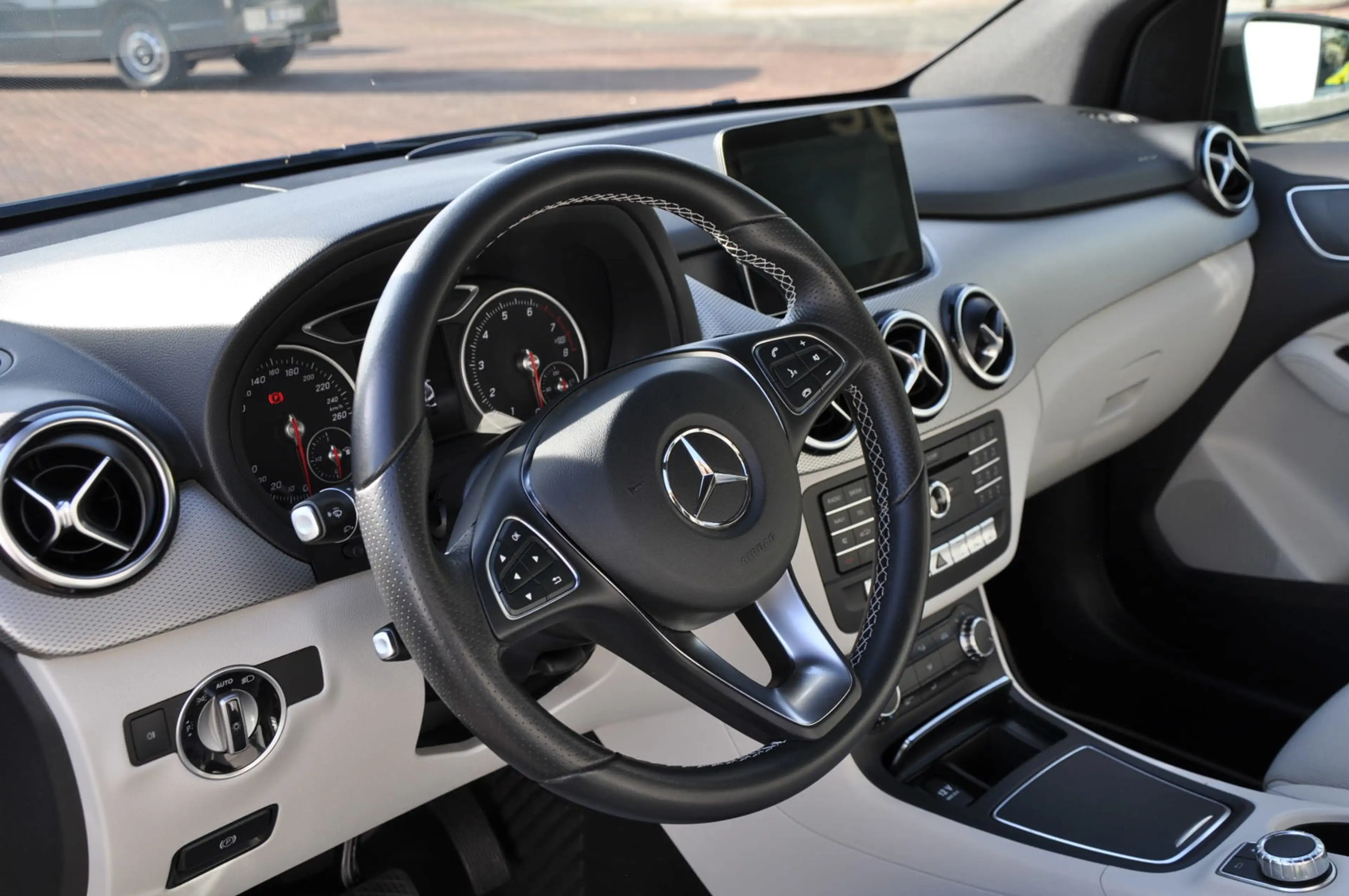 Mercedes-Benz B 200 *NAVI*BLUETHOOTH*PDC* — photo 11