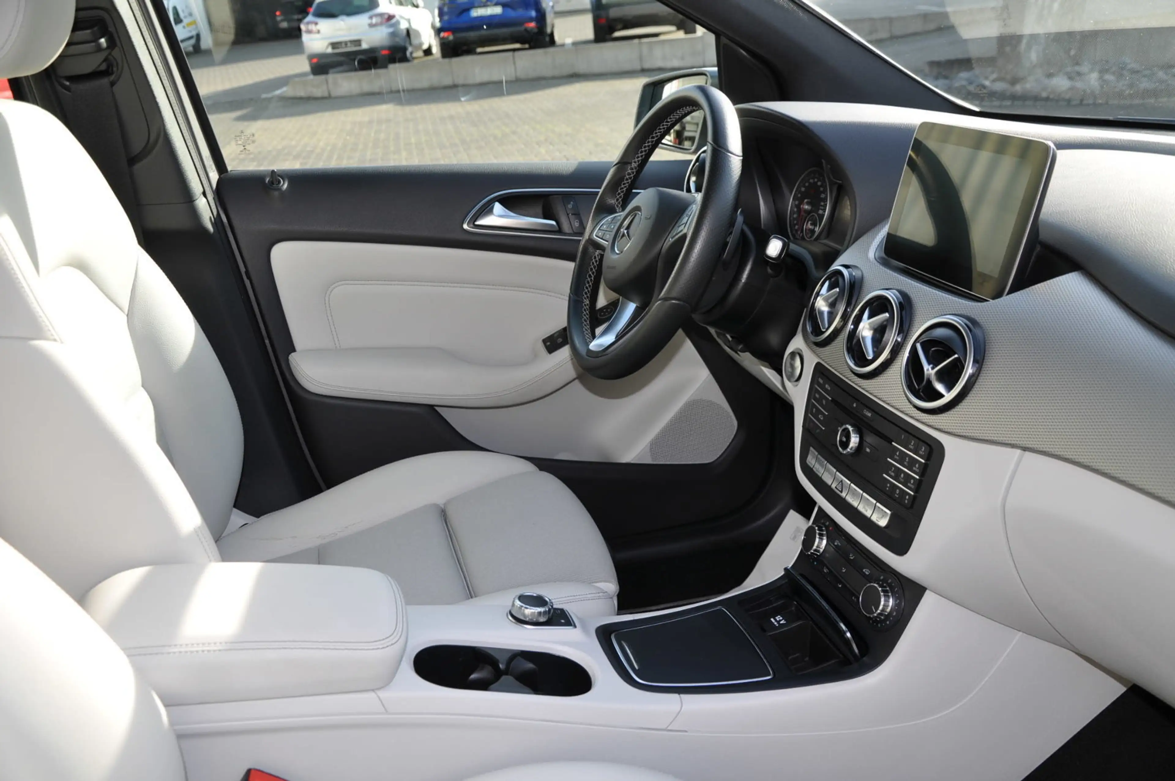 Mercedes-Benz B 200 *NAVI*BLUETHOOTH*PDC* — photo 12