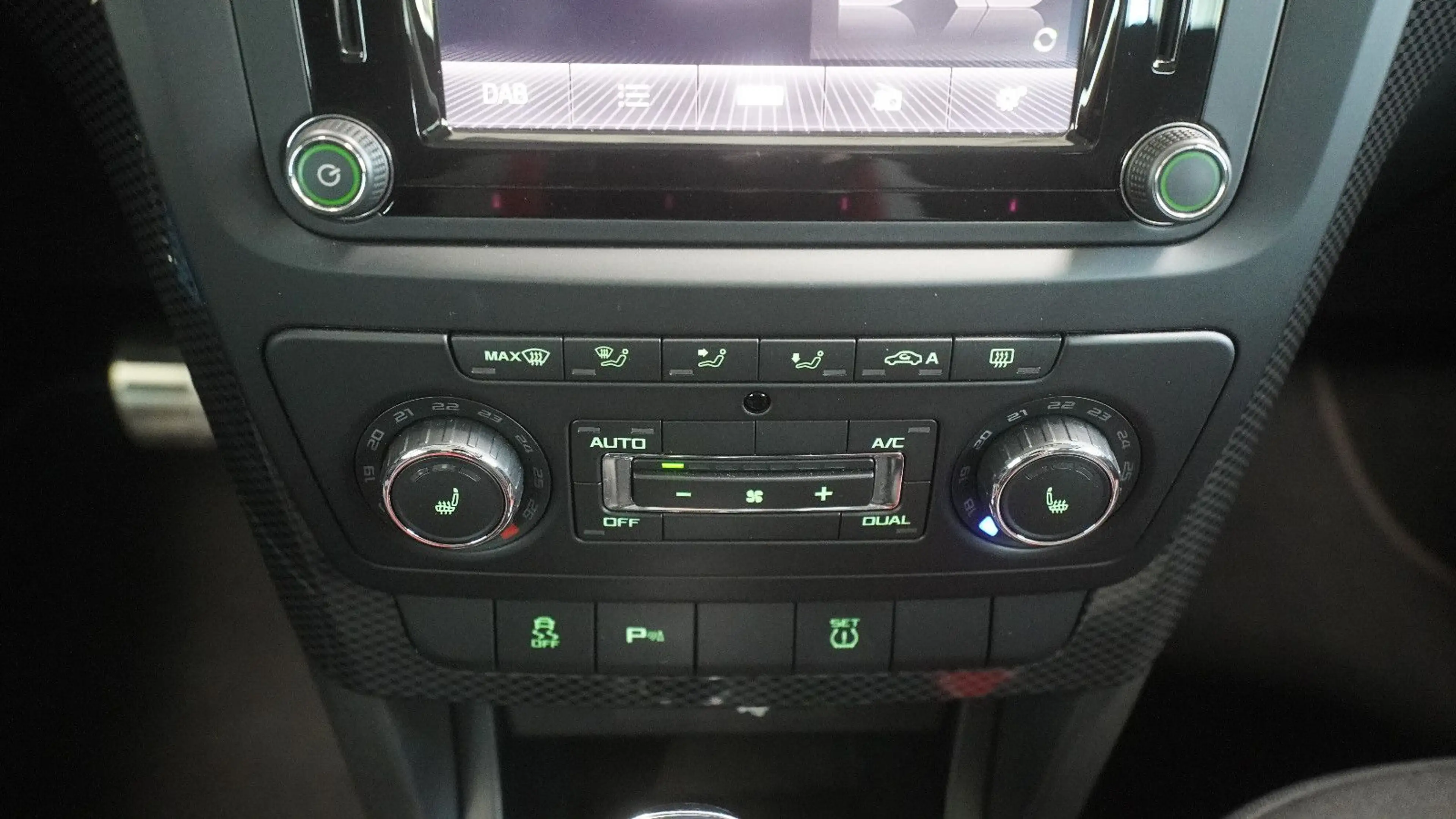 Skoda Yeti Monte Carlo 4x4 DSG *DAB*NAVI*KAM*SHZ*XENON — photo 12