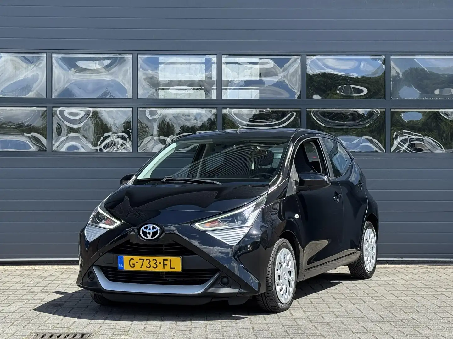 Toyota Aygo 1.0 VVT-I X-PLAY LIMITED I APPLE CARPLAY I ACHTERU Negro - 1