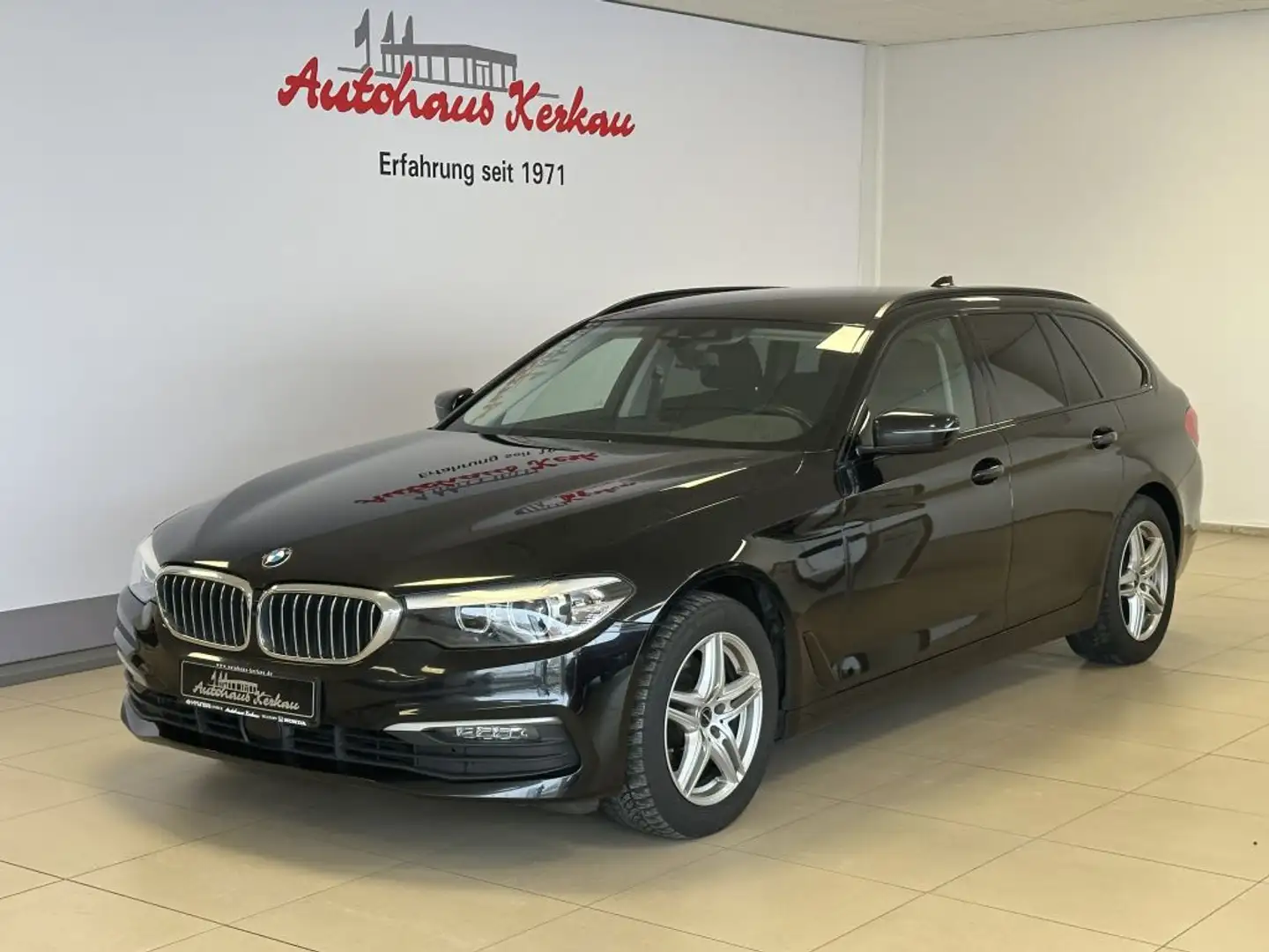 BMW 520 520d Touring Aut.+Assistenz-P.+Carplay+1. Hand+ Black - 1