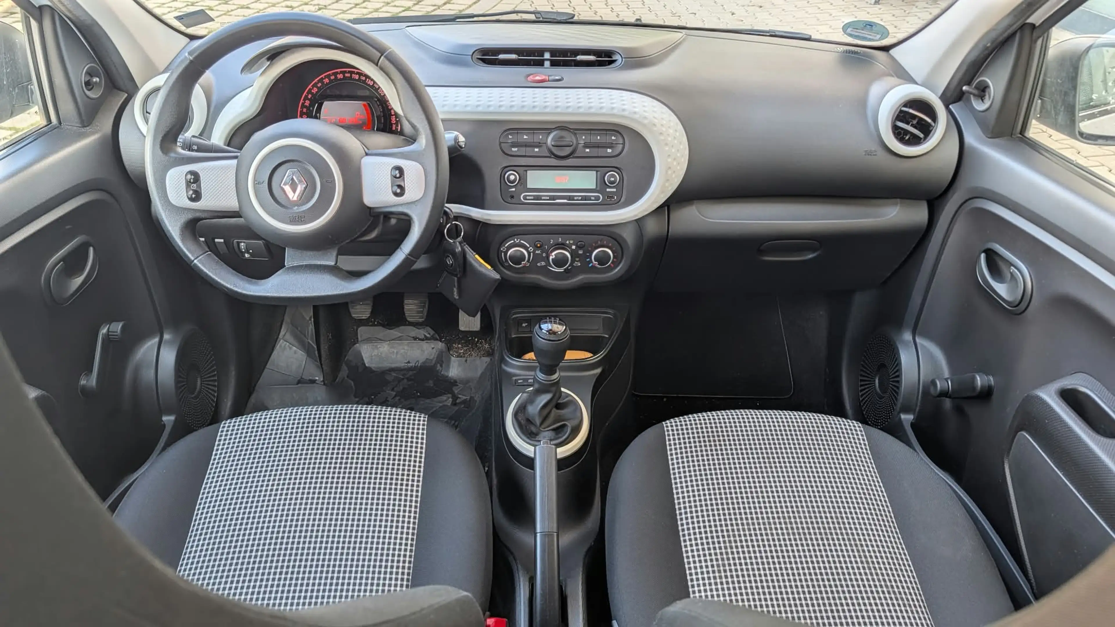 Renault Twingo Life — photo 12