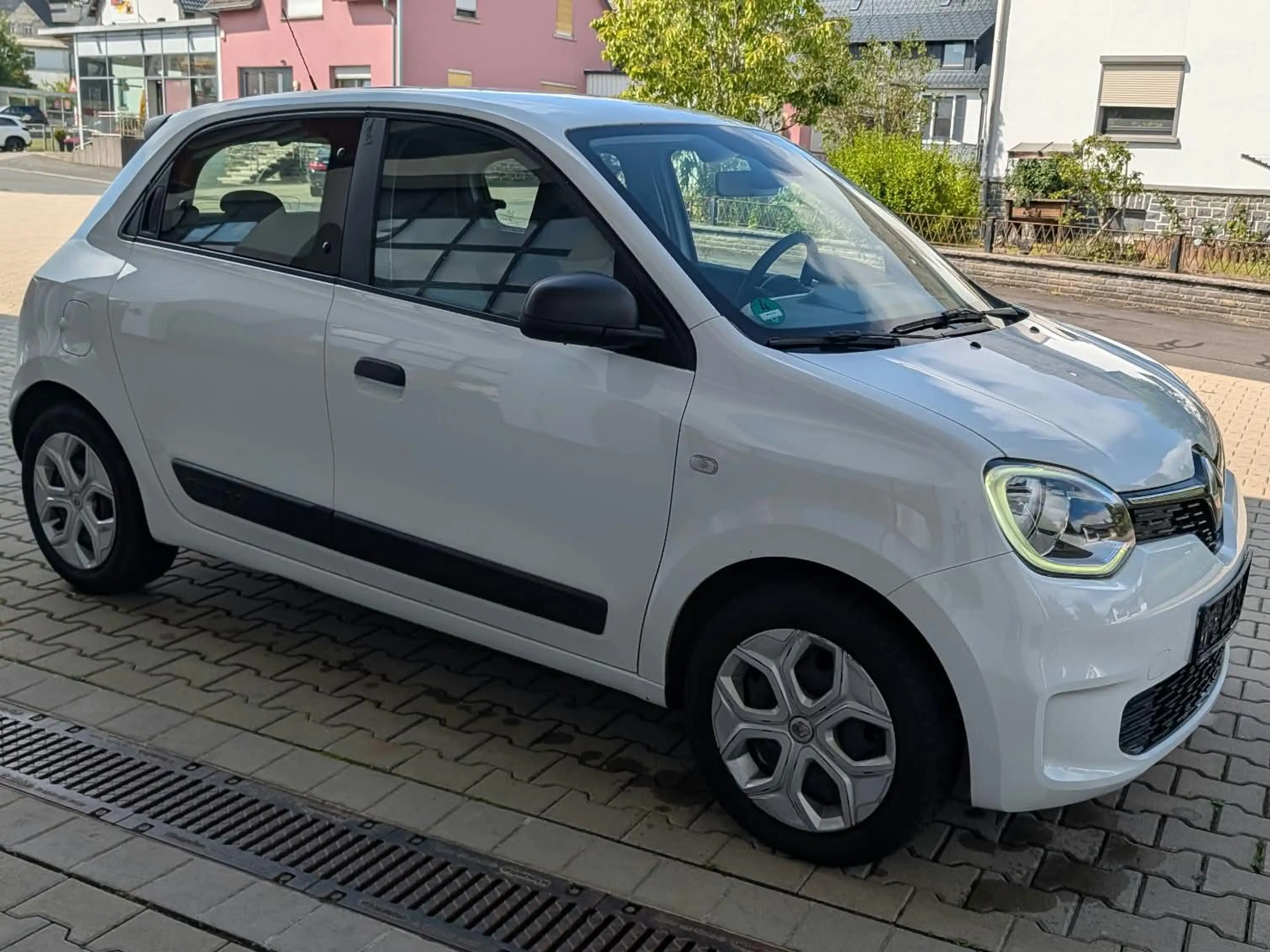 Renault Twingo Life — photo 8