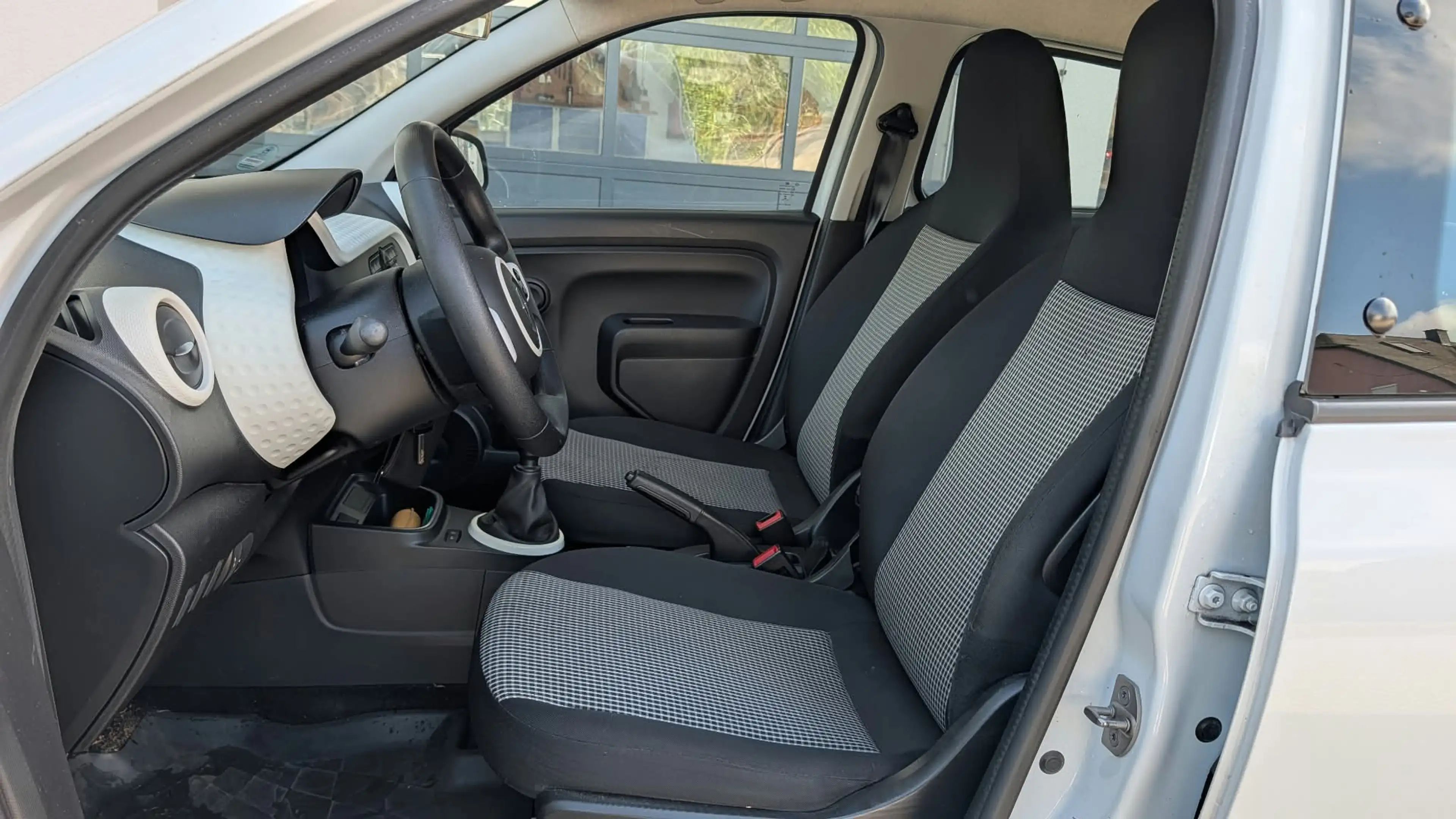 Renault Twingo Life — photo 13