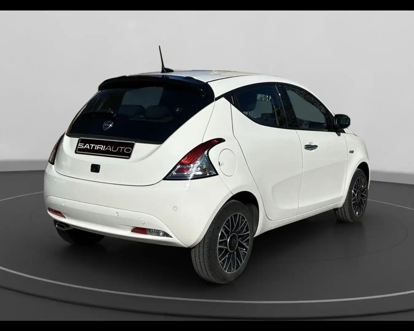 Lancia Ypsilon 1.0 FireFly Hybrid Platino Wit - 2