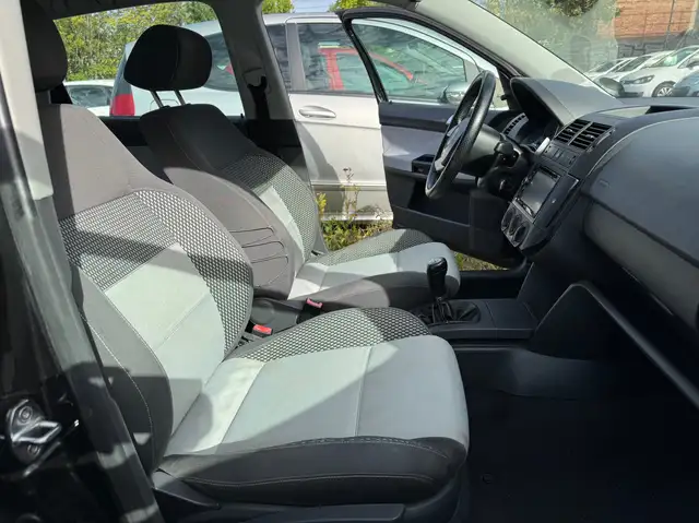 Volkswagen Polo Cross view 12