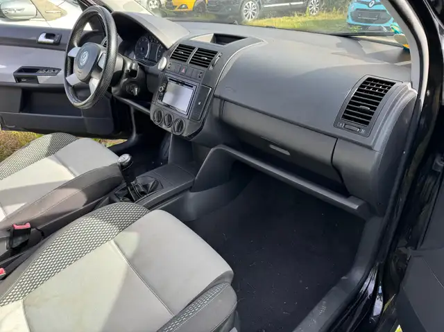 Volkswagen Polo Cross view 11