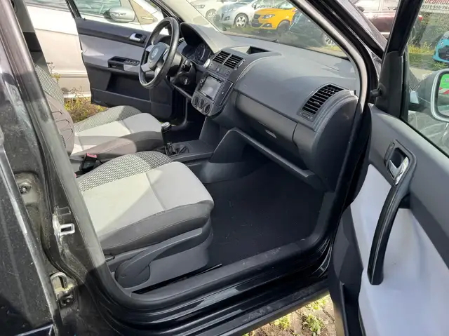 Volkswagen Polo Cross view 10