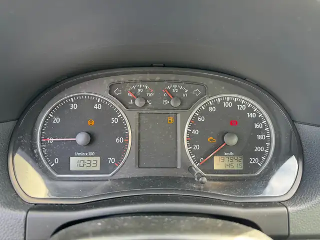 Volkswagen Polo Cross view 14