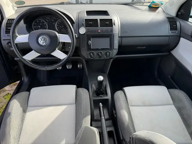 Volkswagen Polo Cross view 9