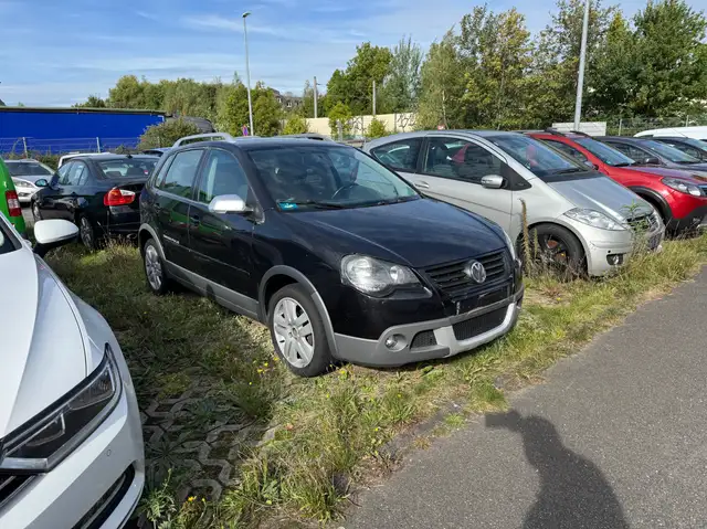 Volkswagen Polo Cross view 3