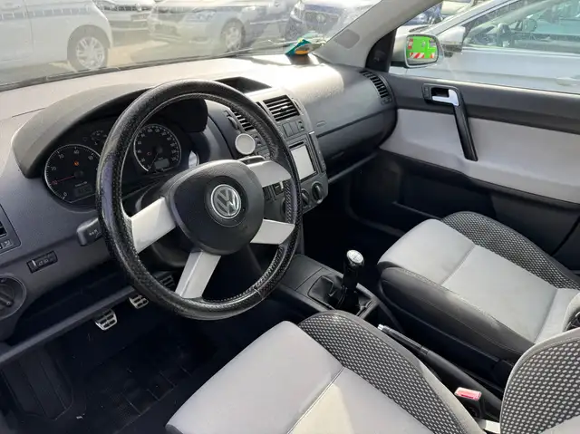 Volkswagen Polo Cross view 8