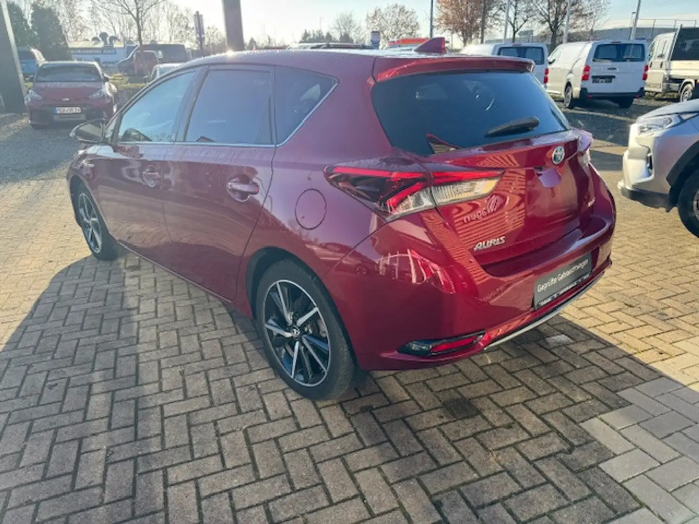 Toyota Auris 1.8 Hybrid Team D SHZ KAMERA FACEL. Rood - 2