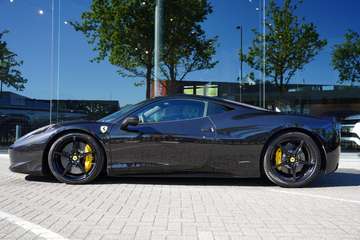 4.5 V8 Italia GERESERVEERD