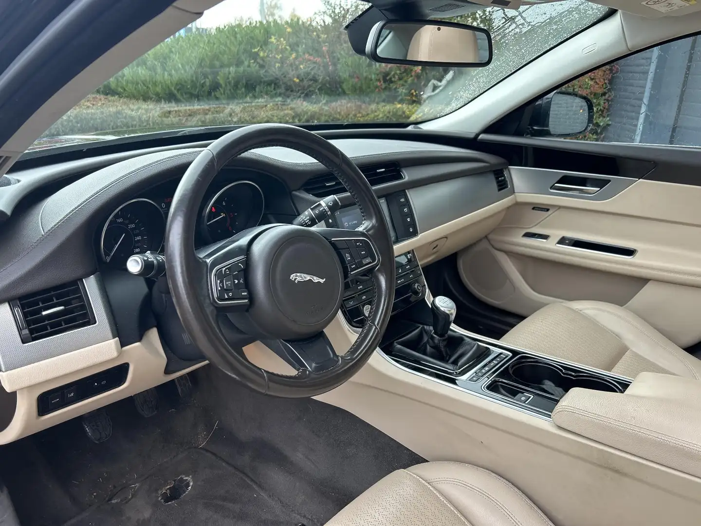 Jaguar XF 2.0d Portfolio | € 5.750,- NETTO! | Leder | Pano | Zwart - 2