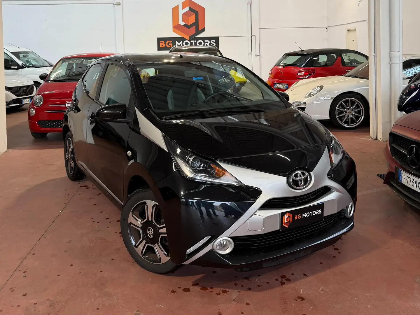 Toyota Aygo Aygo 5p 1.0 x-clusiv Noir - 1