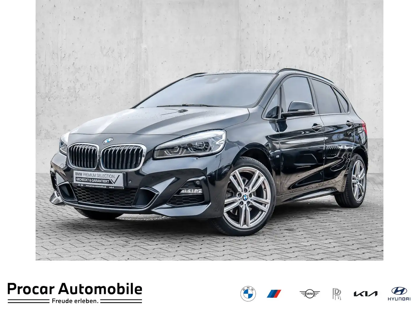 BMW 220 d xDrive Active Tourer M Sport PANO RFK Zwart - 1