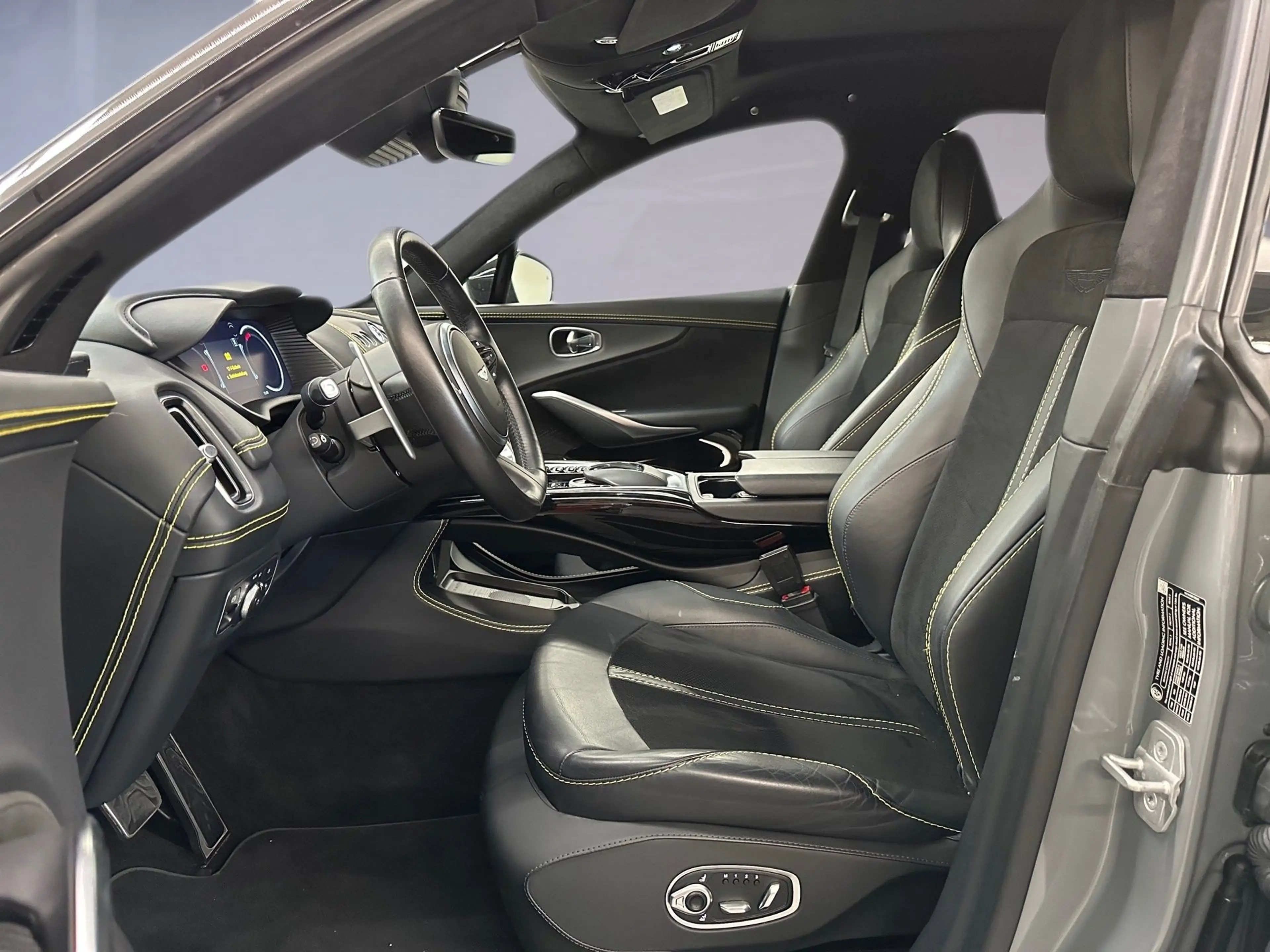 Aston Martin DBX V8 550 — photo 7