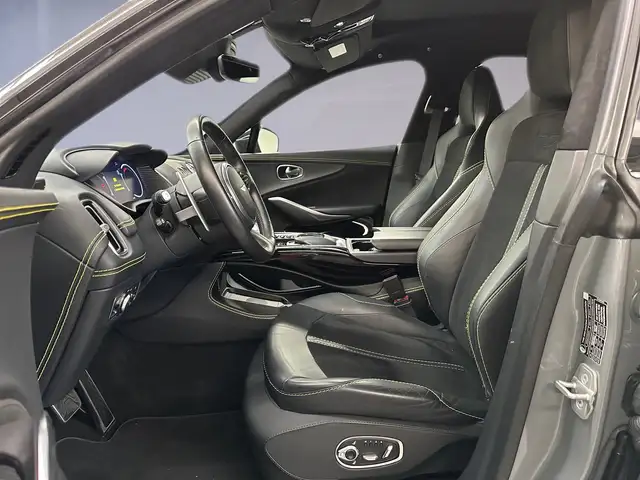 Aston Martin DBX view 7