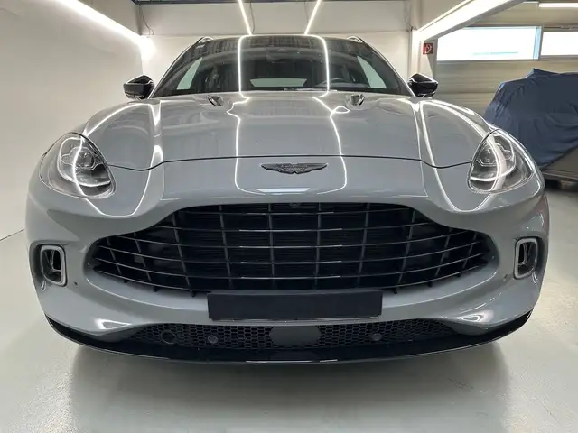 Aston Martin DBX view 14