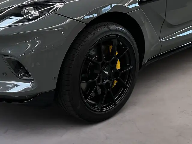Aston Martin DBX view 6