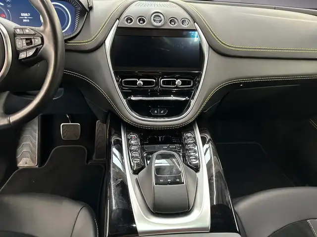 Aston Martin DBX view 9