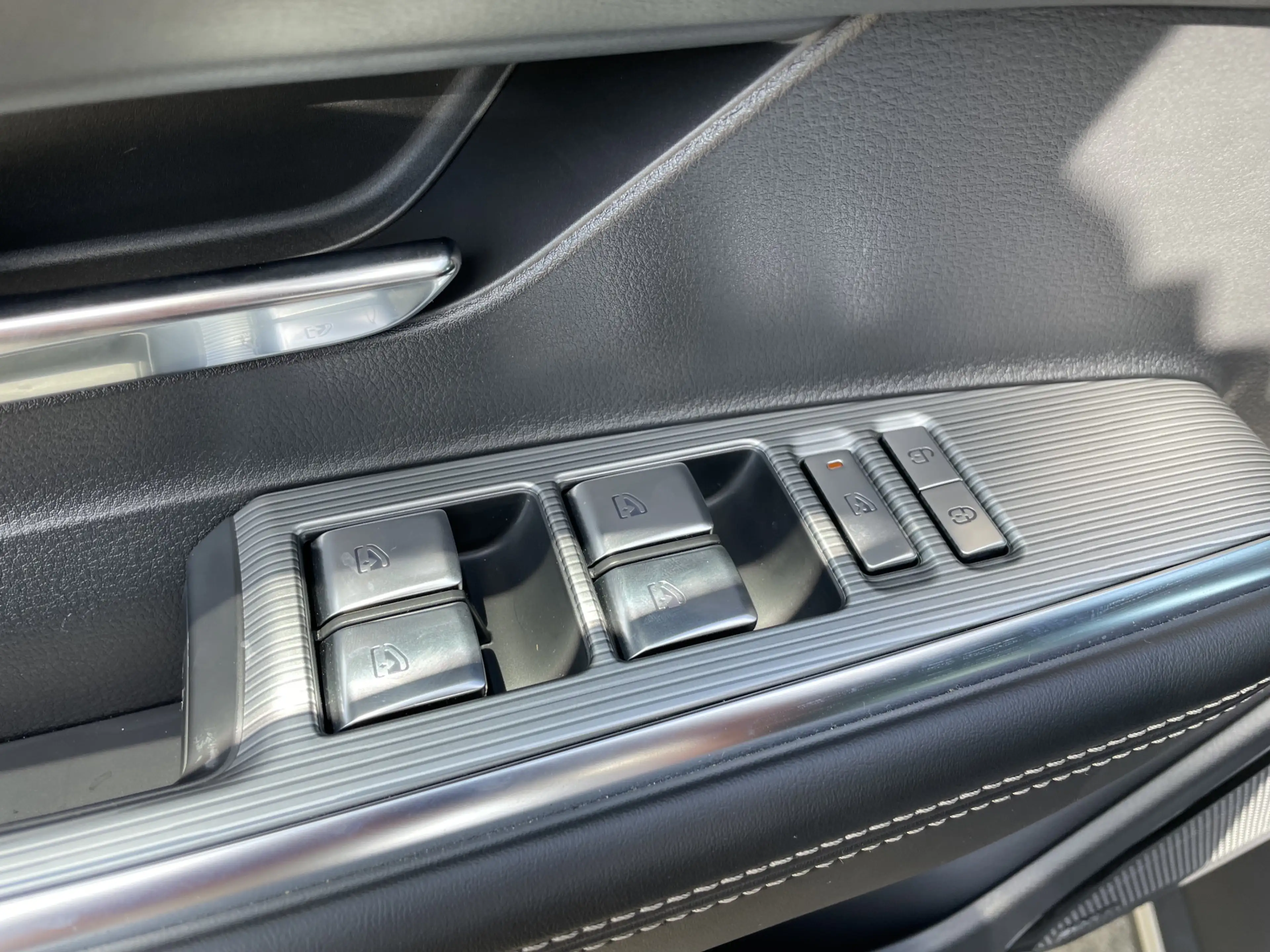Mazda 6e Takumi Long Range 80 kWh | BLACK PACKAGE!! — photo 15