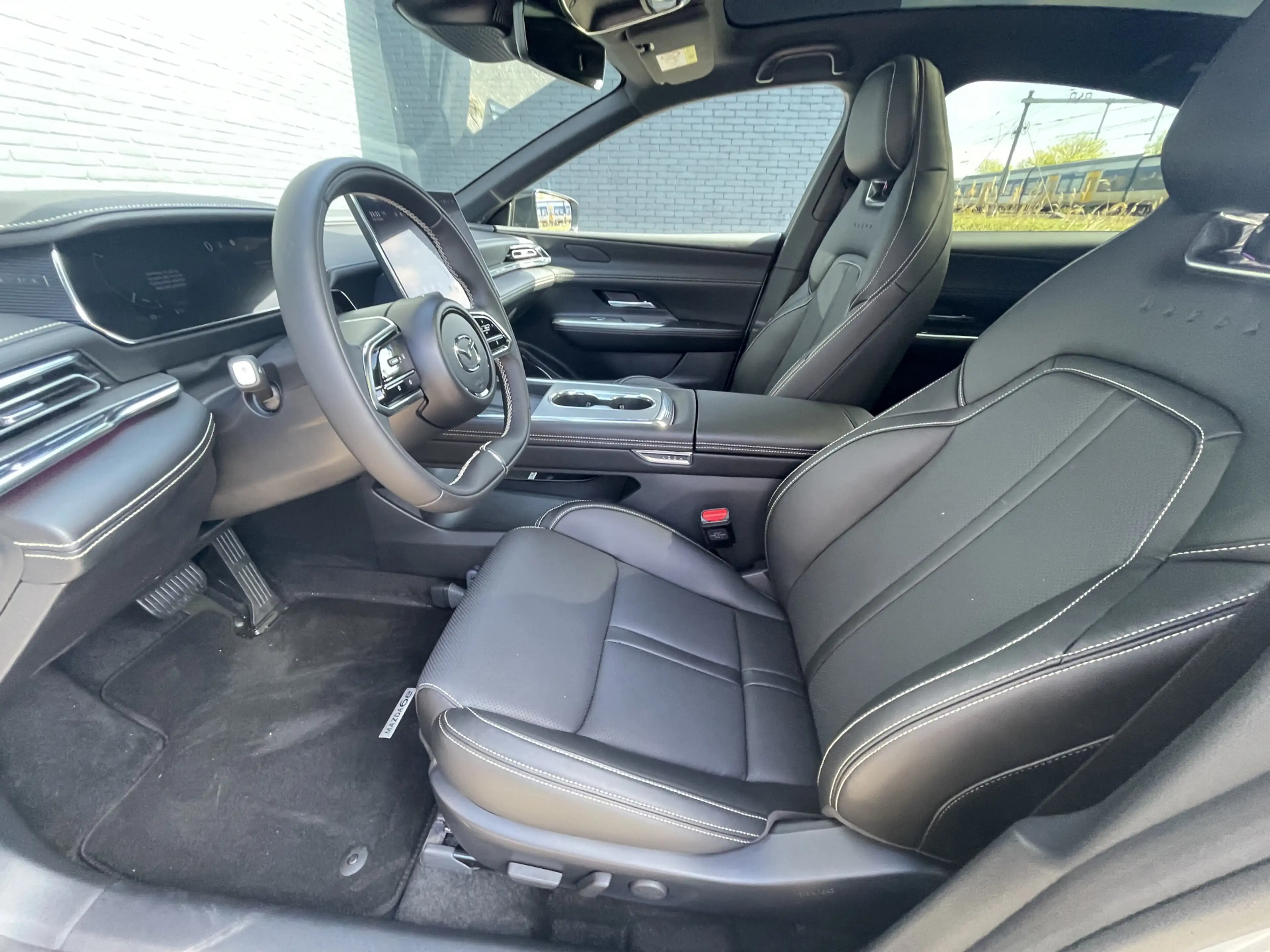 Mazda 6e Takumi Long Range 80 kWh | BLACK PACKAGE!! — photo 12
