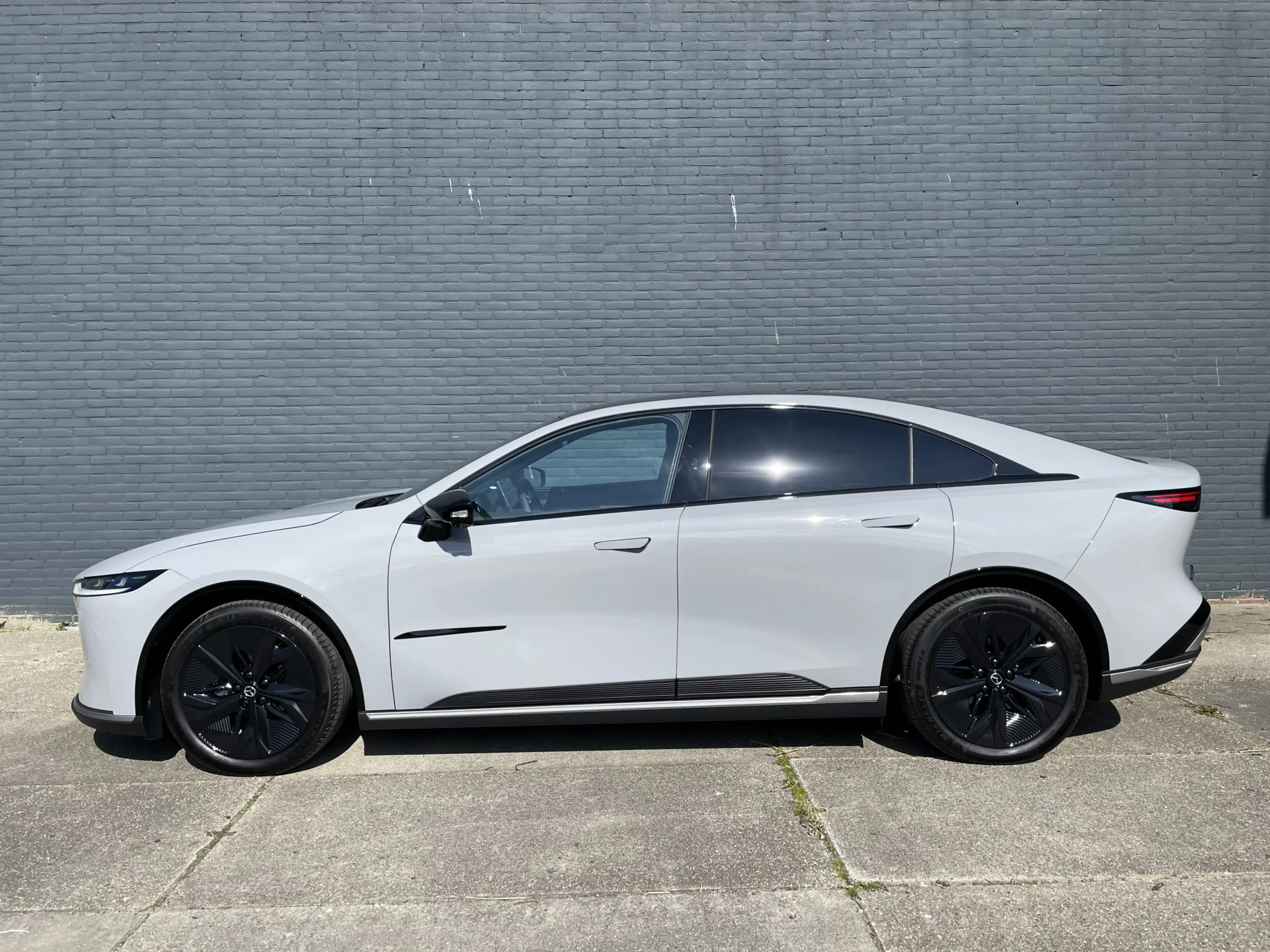 Mazda 6e Takumi Long Range 80 kWh | BLACK PACKAGE!! — photo 3