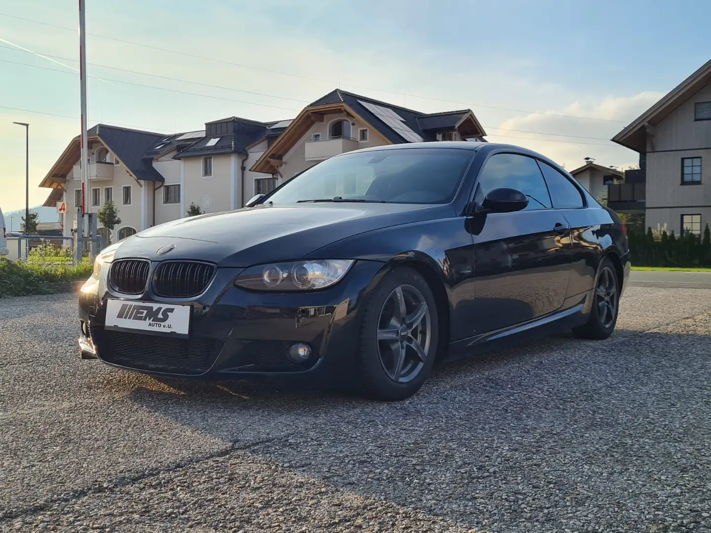 BMW 320 320 d *PDC*NAVI*KLIMAAUT.* Schwarz - 1