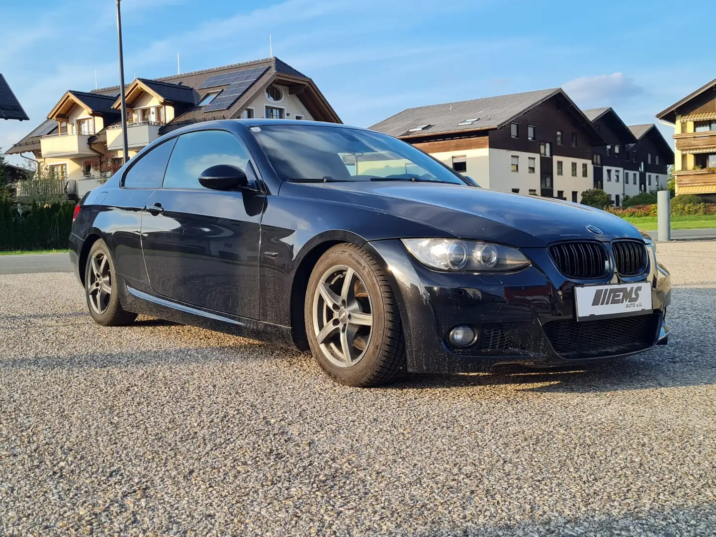 BMW 320 320 d *PDC*NAVI*KLIMAAUT.* Schwarz - 2