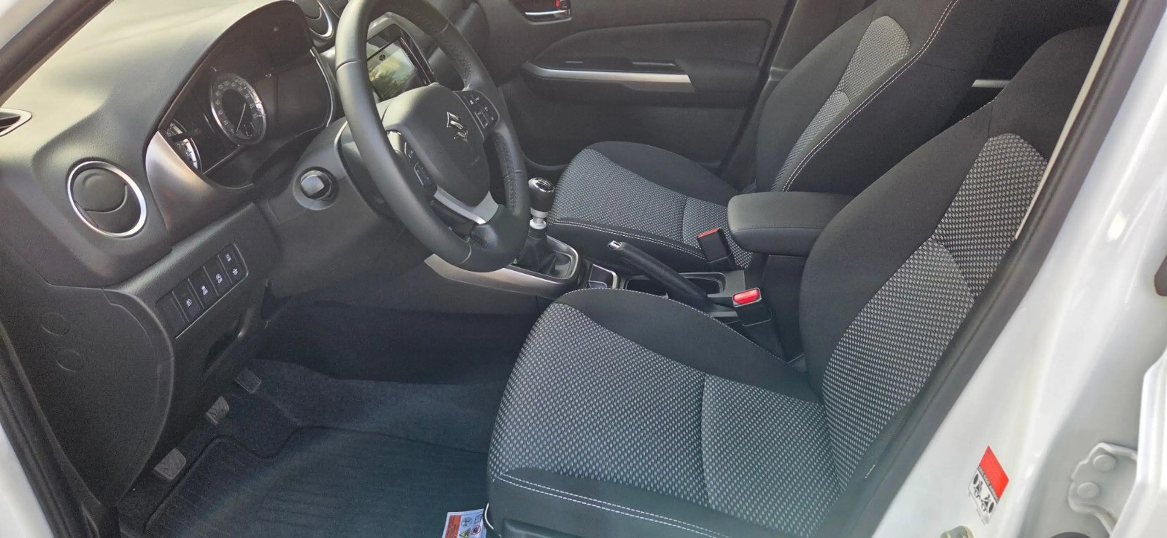 Suzuki Vitara 1.4 BOOSTERJET Hybrid Comfort — photo 7