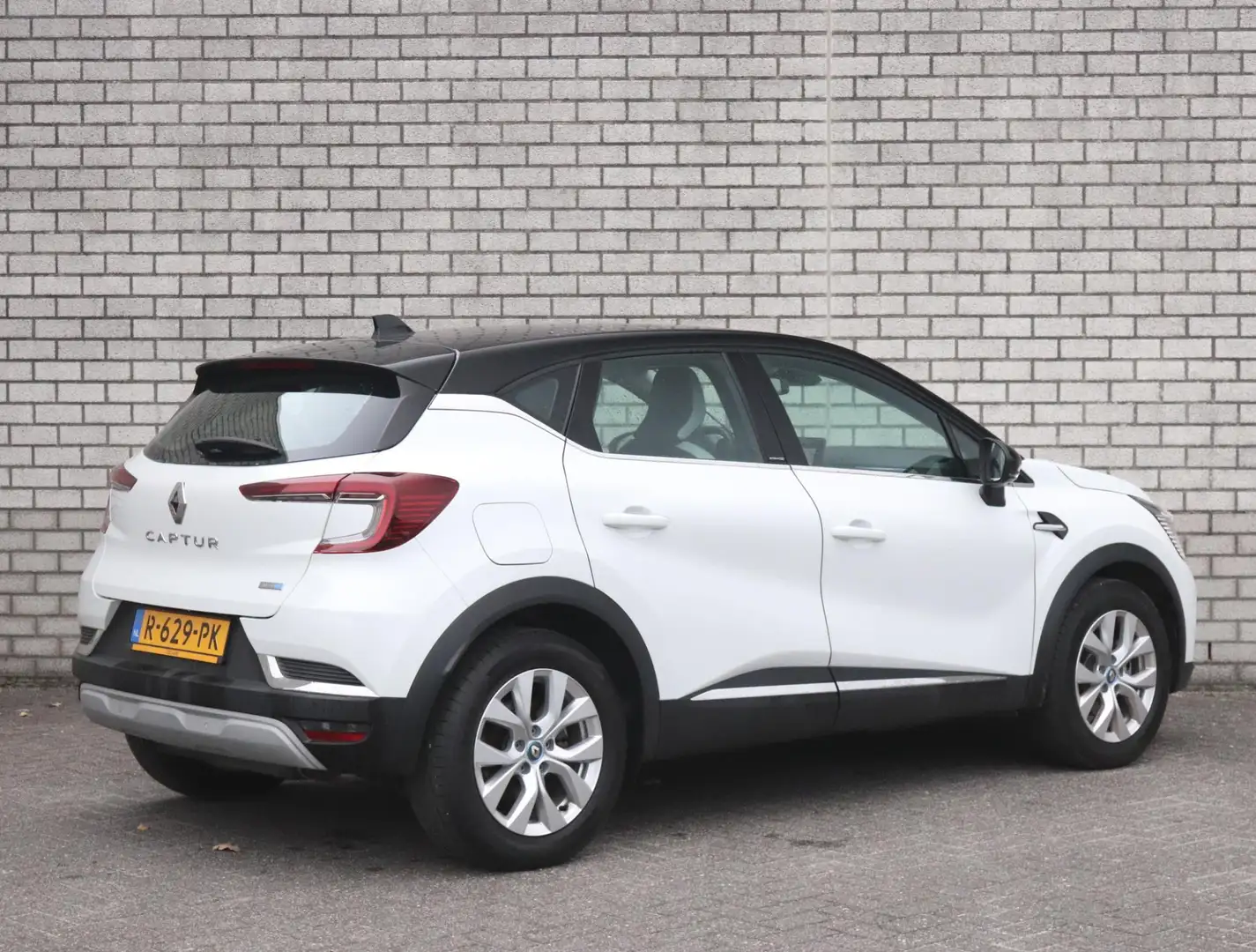 Renault Captur 1.6 E-Tech Plug-in Hybrid 160 Intens | Stoelverwar Bianco - 2