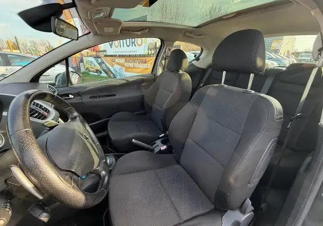 Peugeot 207 view 8