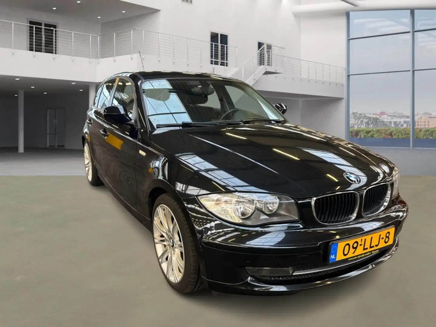 BMW 116 1-serie 116i/ AUTOMAAT/ VELGEN Zwart - 2