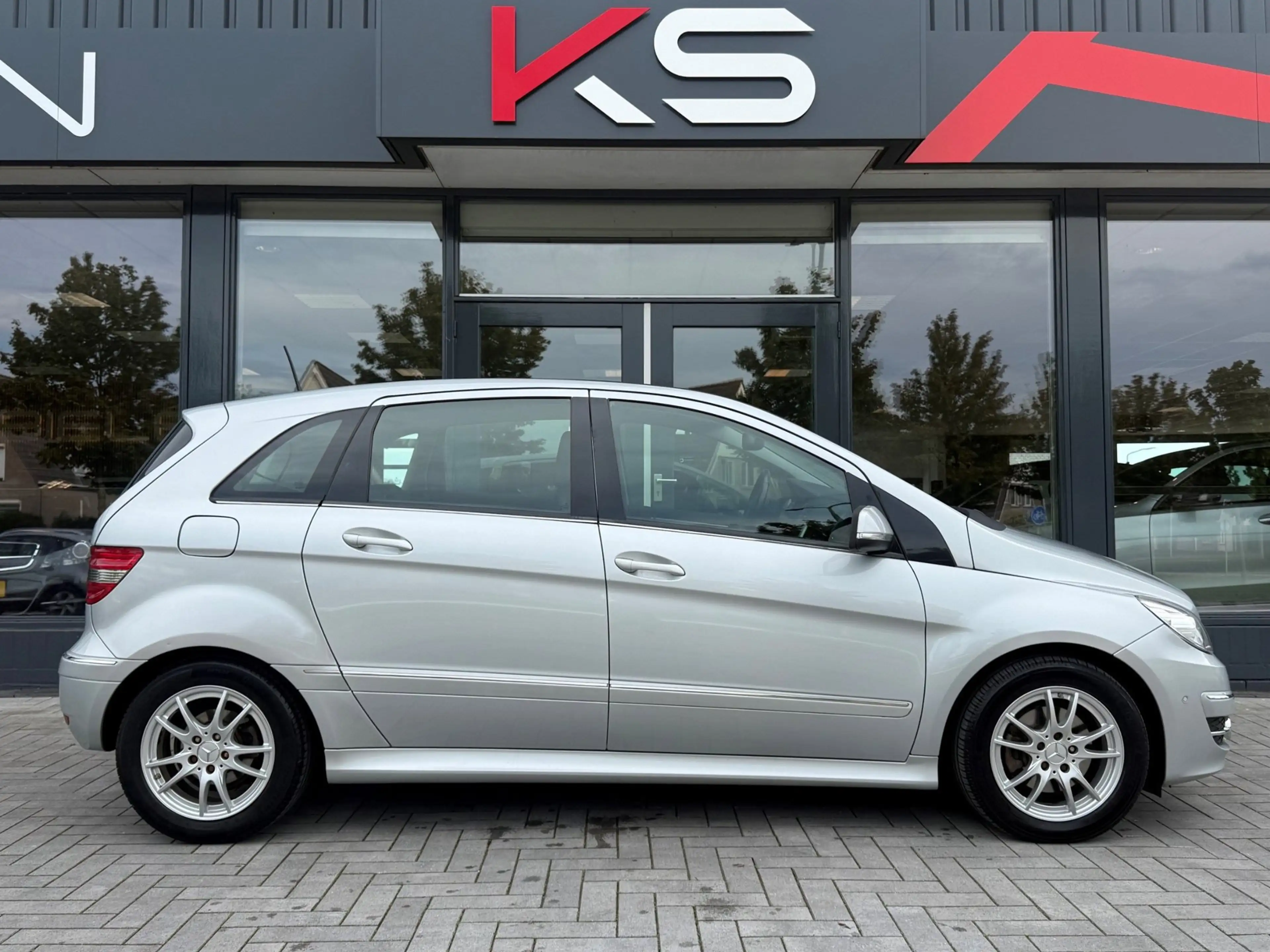 Mercedes-Benz B 200 Automaat Navi Pdc Nieuwe apk en onderhoud — photo 7