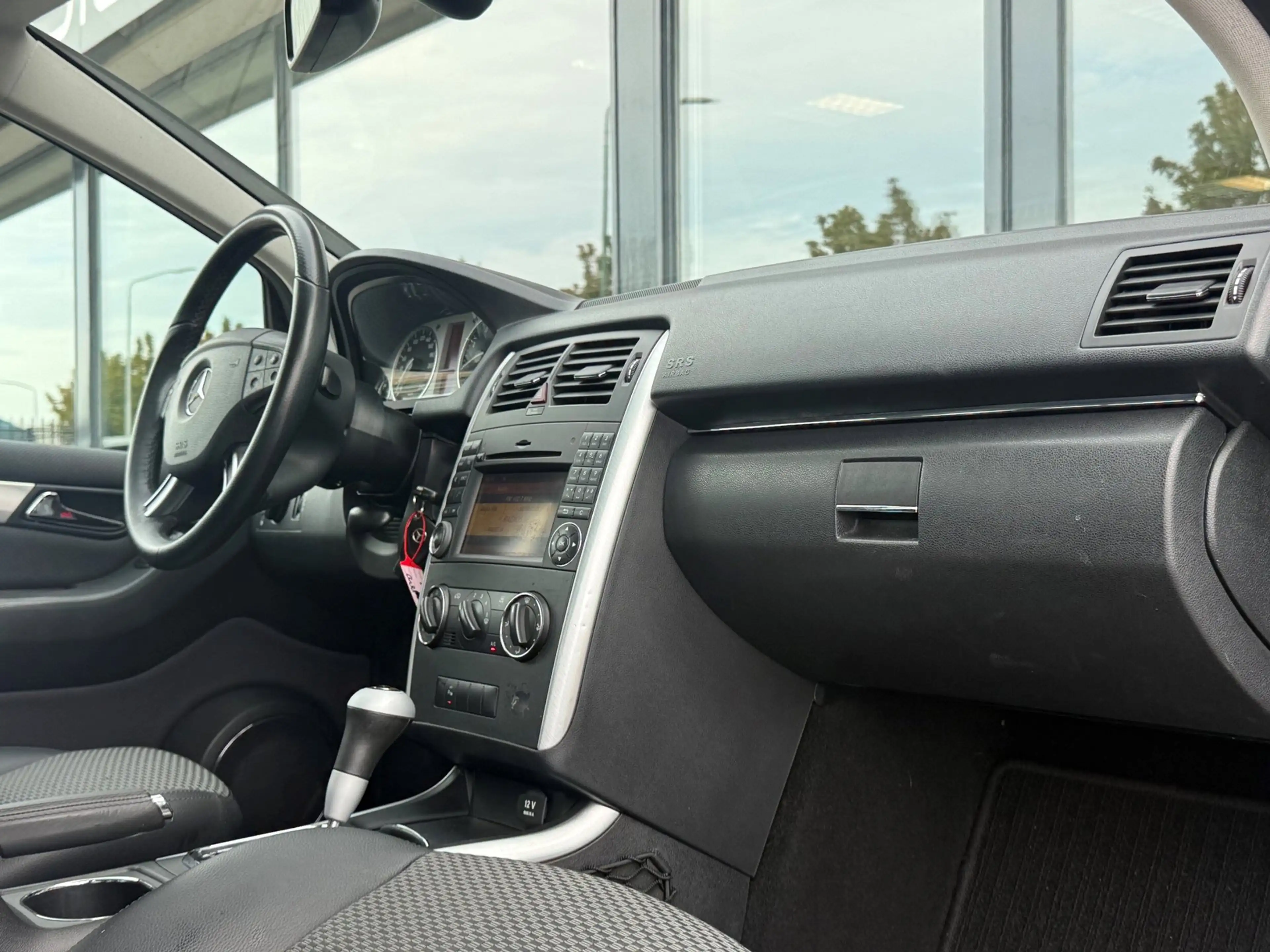 Mercedes-Benz B 200 Automaat Navi Pdc Nieuwe apk en onderhoud — photo 13