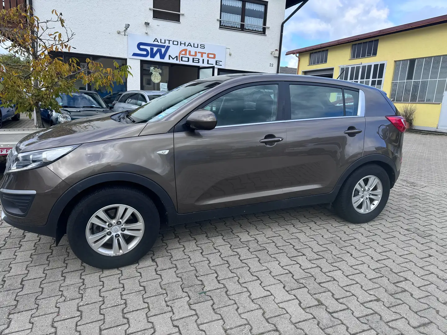 Kia Sportage Attract 2WD AHK 1850kg Beige - 1