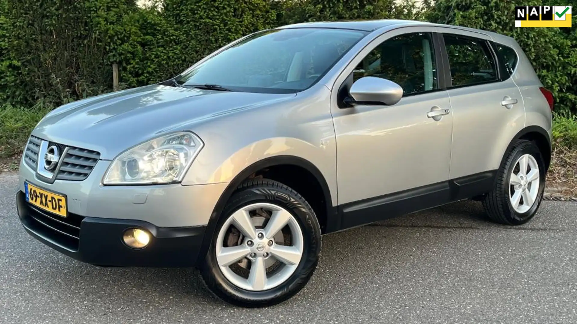 Nissan Qashqai 2.0 Tekna Premium l Panodak l Navi l Camera l NAP Grijs - 1