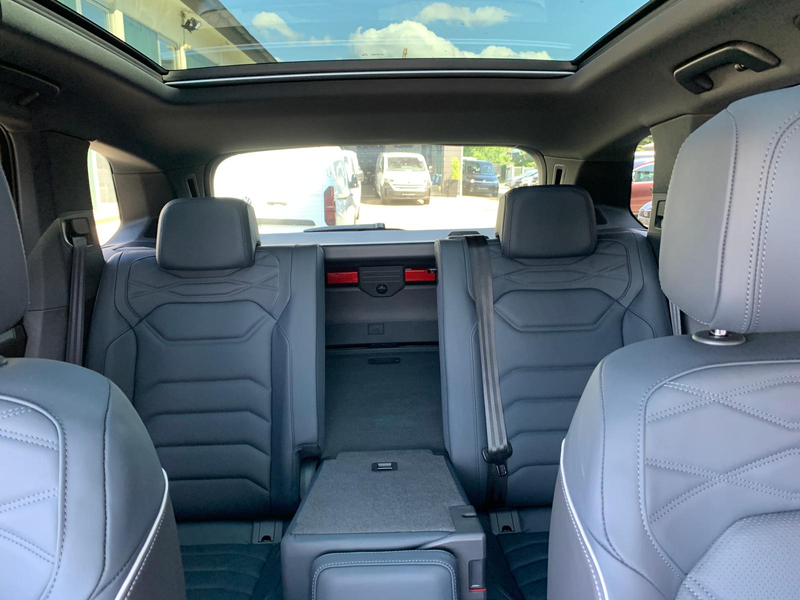 Volkswagen Touareg R-Line Final Edition Estoril 22Zoll Standhzg AHK — photo 18