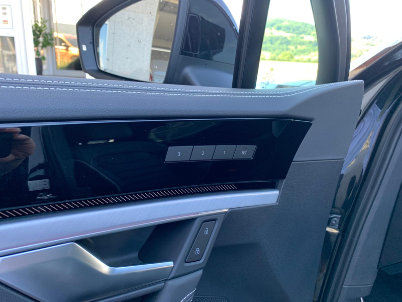 Volkswagen Touareg R-Line Final Edition Estoril 22Zoll Standhzg AHK — photo 14