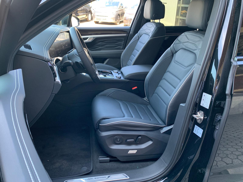Volkswagen Touareg R-Line Final Edition Estoril 22Zoll Standhzg AHK — photo 12