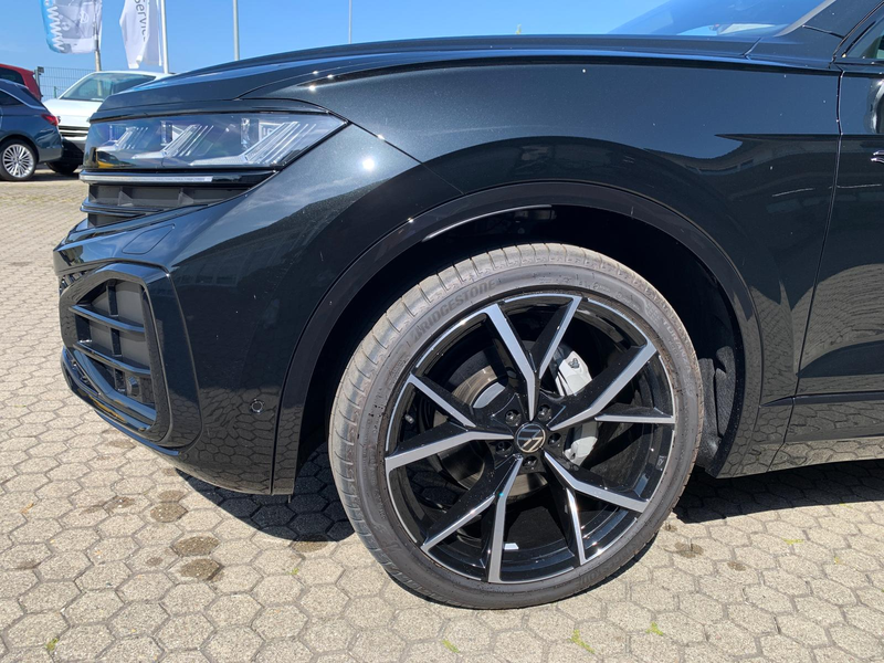 Volkswagen Touareg R-Line Final Edition Estoril 22Zoll Standhzg AHK — photo 7