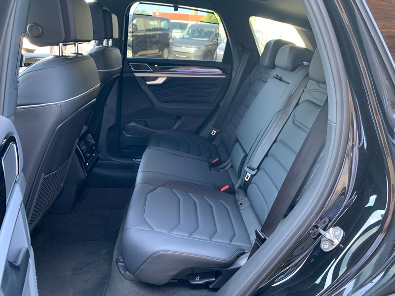 Volkswagen Touareg R-Line Final Edition Estoril 22Zoll Standhzg AHK — photo 17