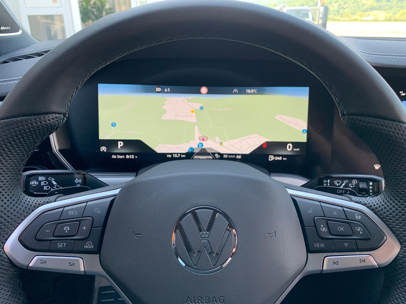 Volkswagen Touareg R-Line Final Edition Estoril 22Zoll Standhzg AHK — photo 9