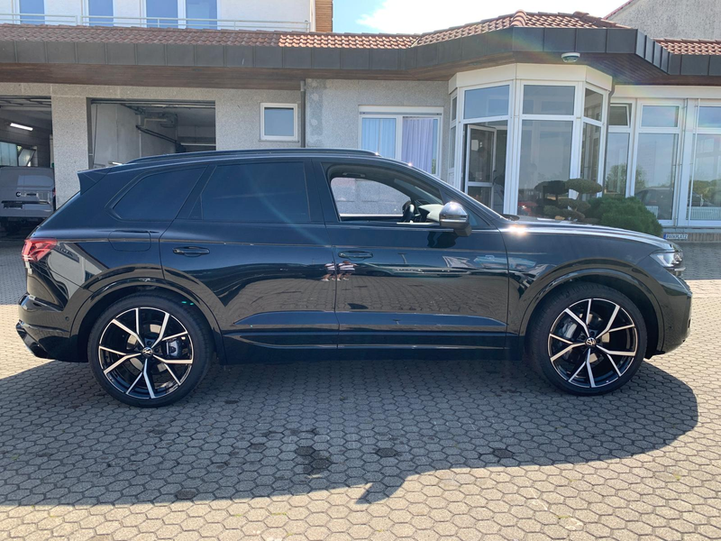 Volkswagen Touareg R-Line Final Edition Estoril 22Zoll Standhzg AHK — photo 6