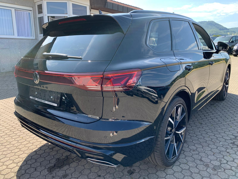 Volkswagen Touareg R-Line Final Edition Estoril 22Zoll Standhzg AHK — photo 3