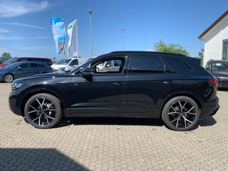 Volkswagen Touareg R-Line Final Edition Estoril 22Zoll Standhzg AHK — photo 5
