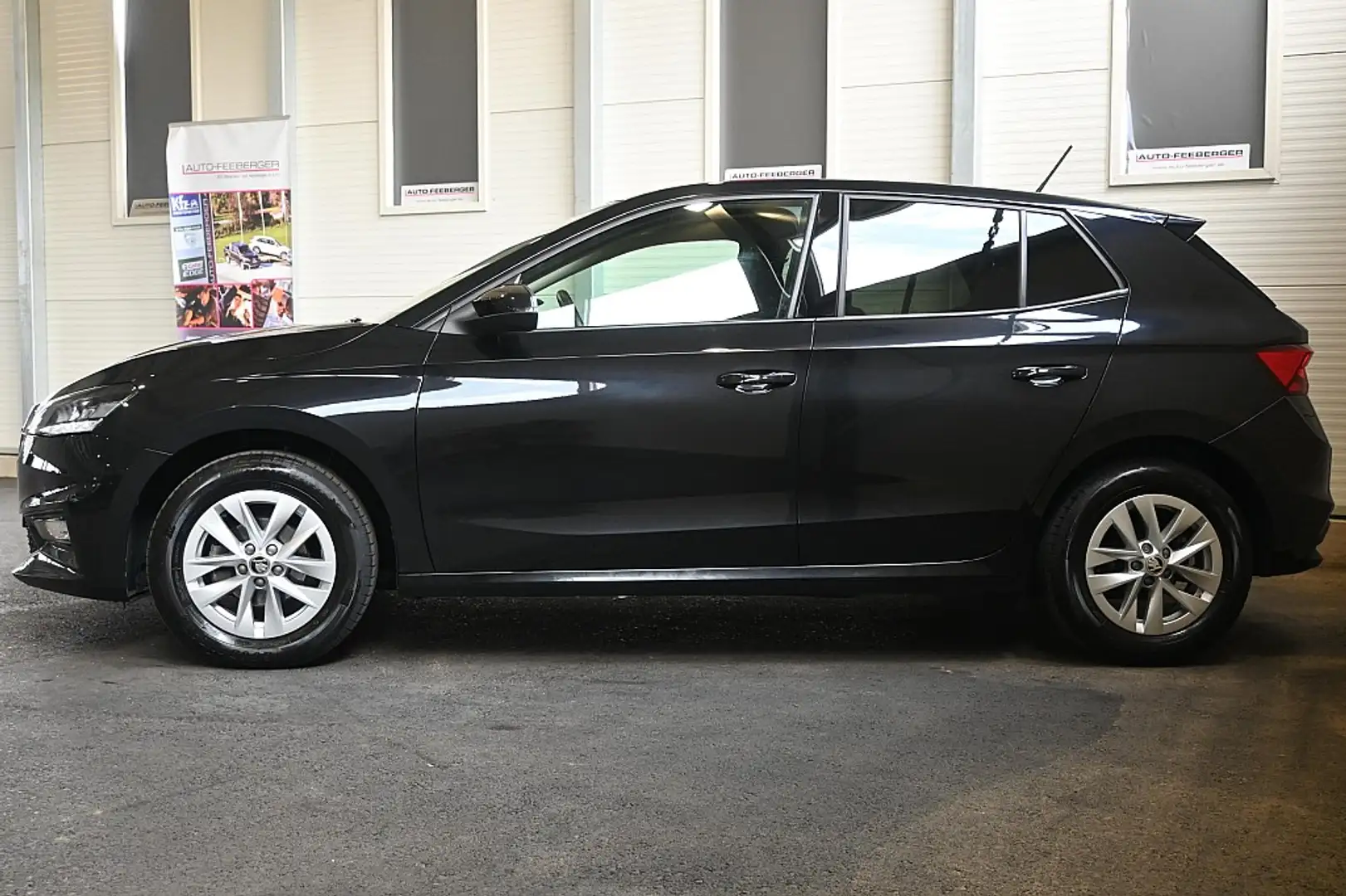 Skoda Fabia Ambition 1,0 Sitzheizung,Lenkradheizung,PDC,Cli... Schwarz - 2